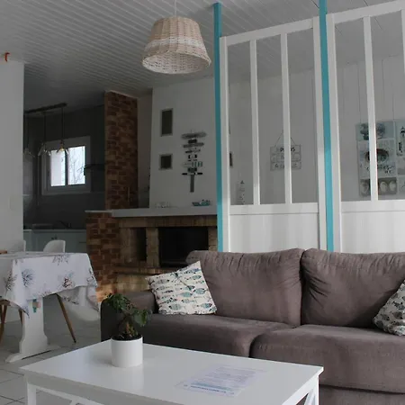 Avec Entre Foret Et - Ambiance Bord De アパート